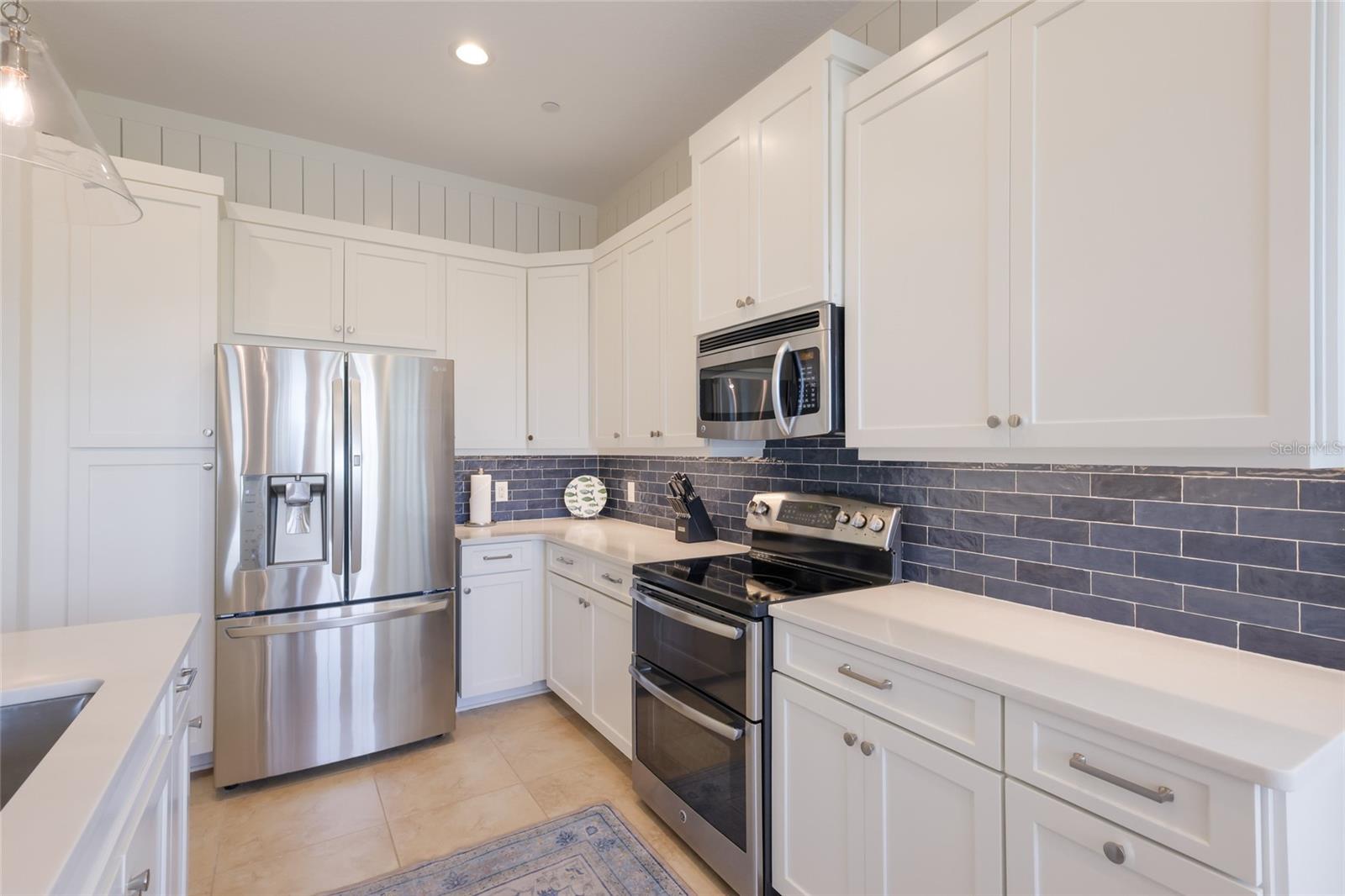 Image 13 of 70 For 258 Sapphire Lake Drive 202