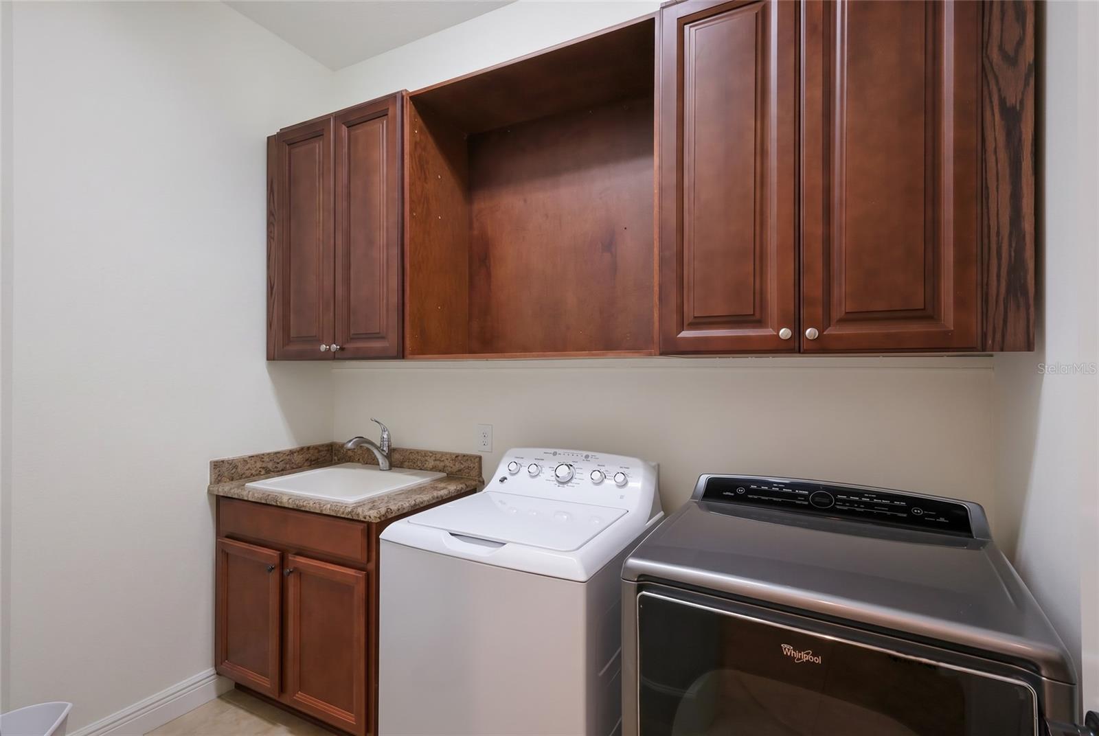 Image 17 of 70 For 258 Sapphire Lake Drive 202