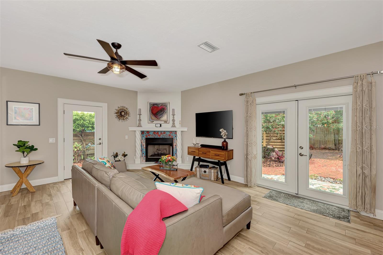 Image 6 of 39 For 1045 40th Street