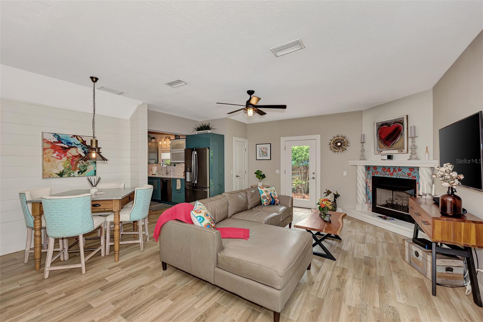 Image 7 of 39 For 1045 40th Street