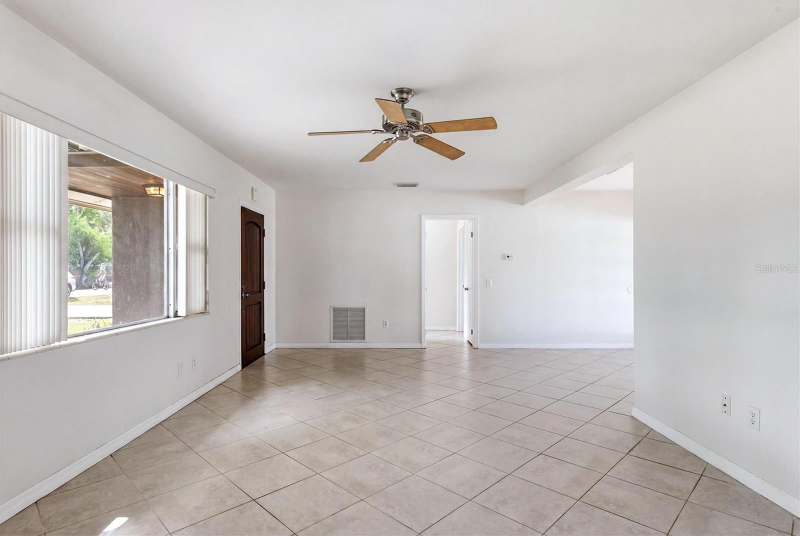 Image 4 of 38 For 6014 Border Lane