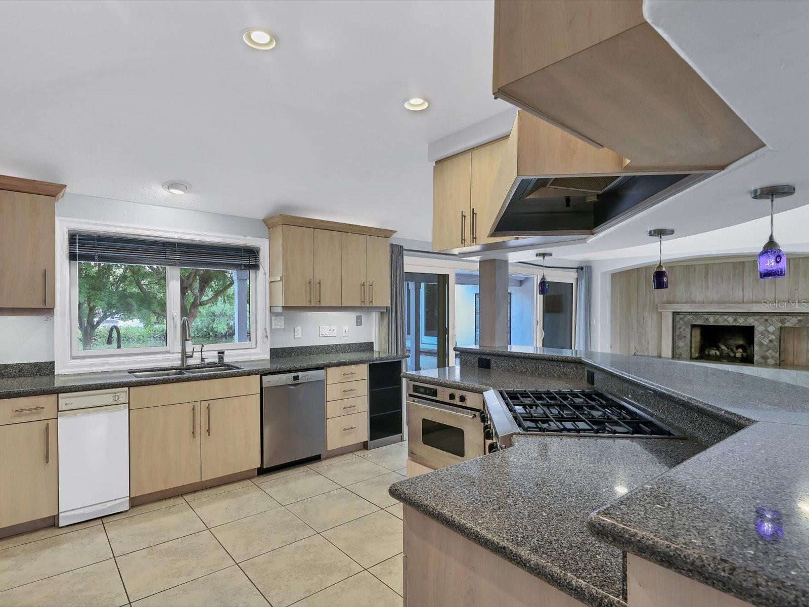 Image 9 of 39 For 3424 Tanglewood Drive
