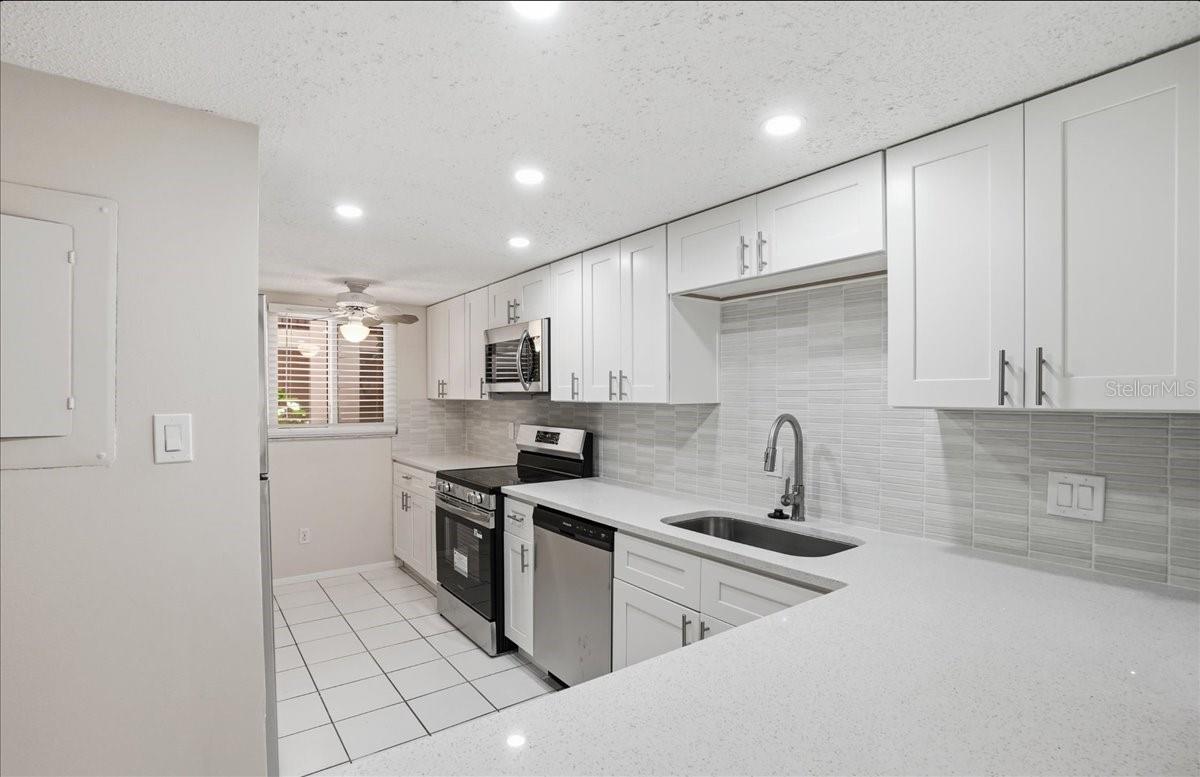 Image 11 of 30 For 3700 Osprey Avenue 115