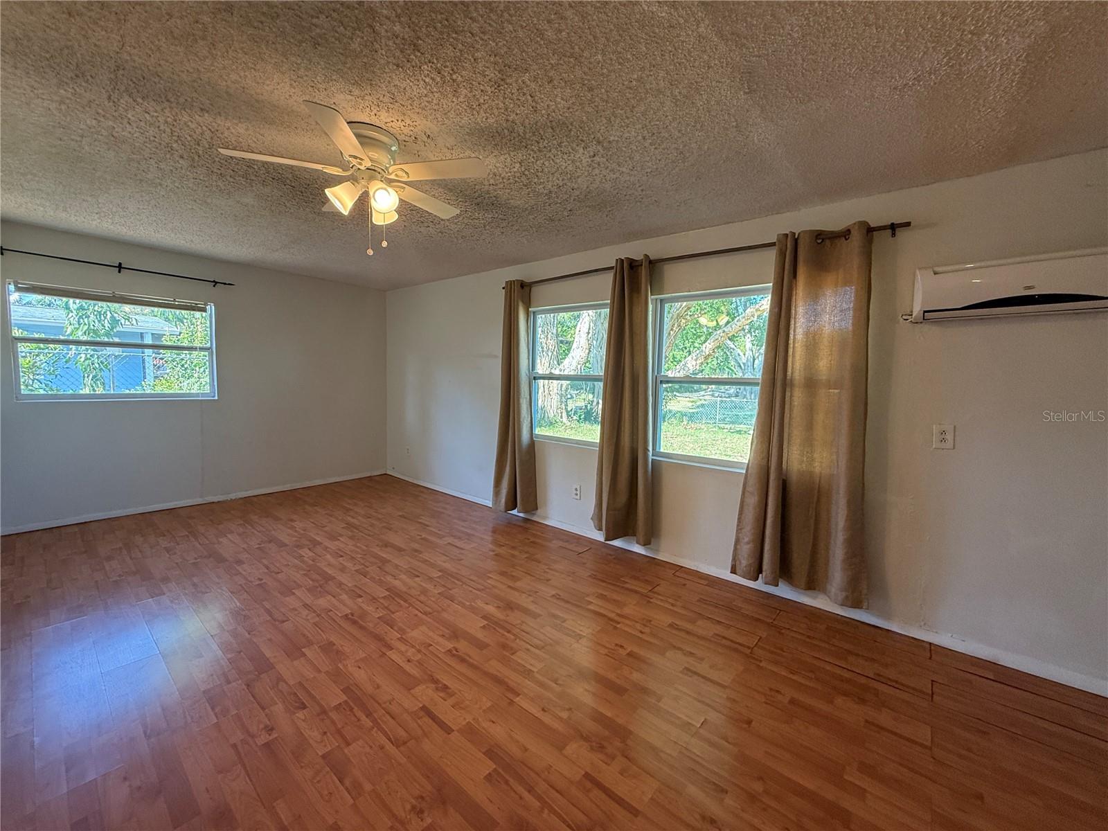Image 16 of 30 For 915 14th Street E