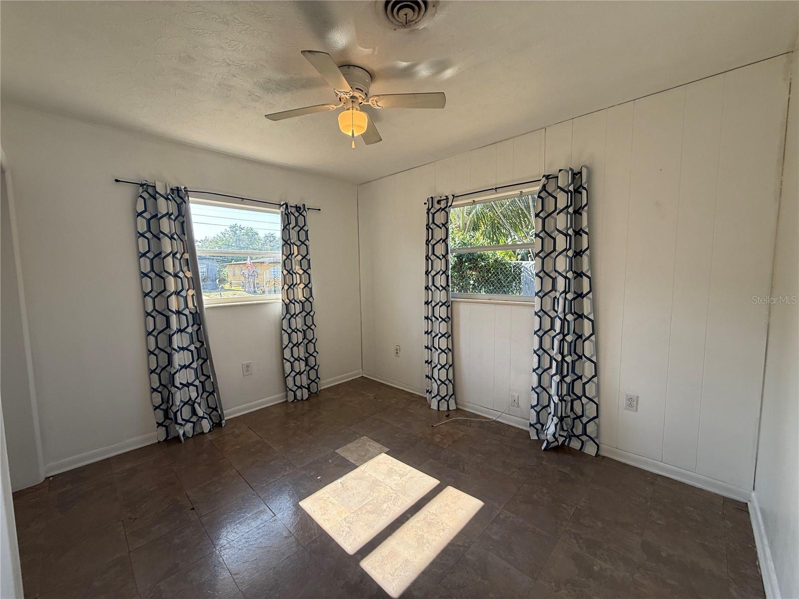Image 23 of 30 For 915 14th Street E