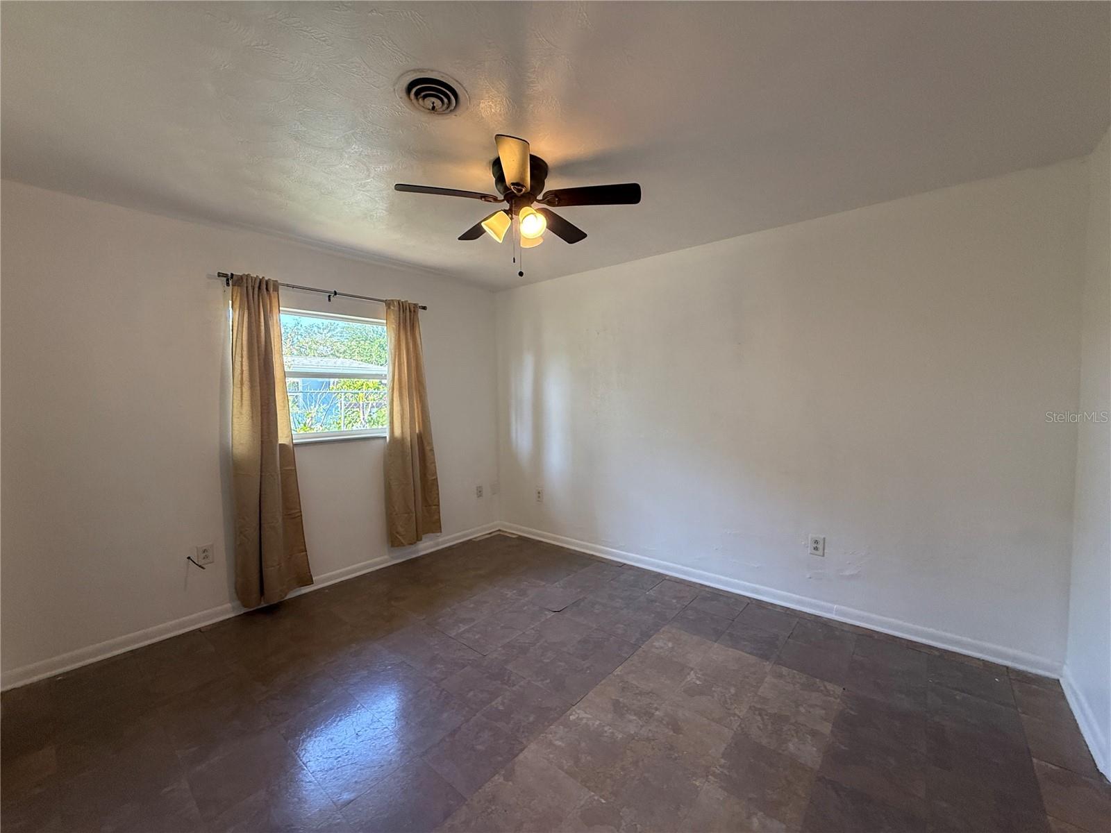 Image 25 of 30 For 915 14th Street E