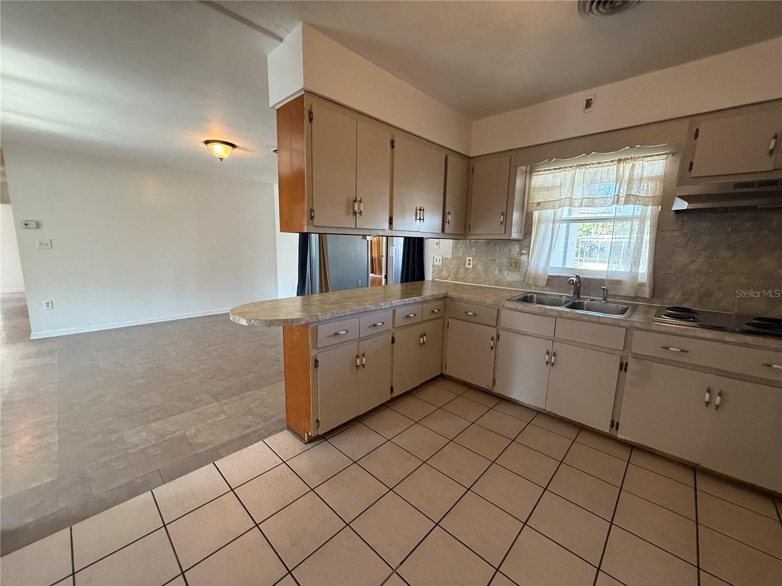Image 9 of 30 For 915 14th Street E