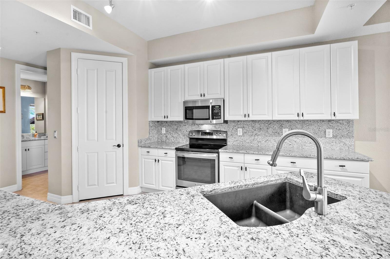 Image 7 of 49 For 98 Vivante Boulevard 410
