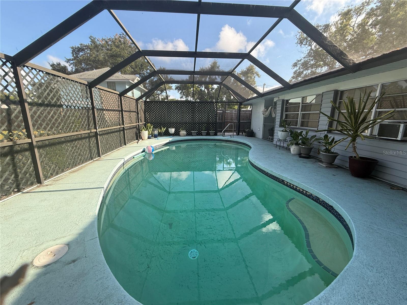 Image 18 of 19 For 2402 9th Street E