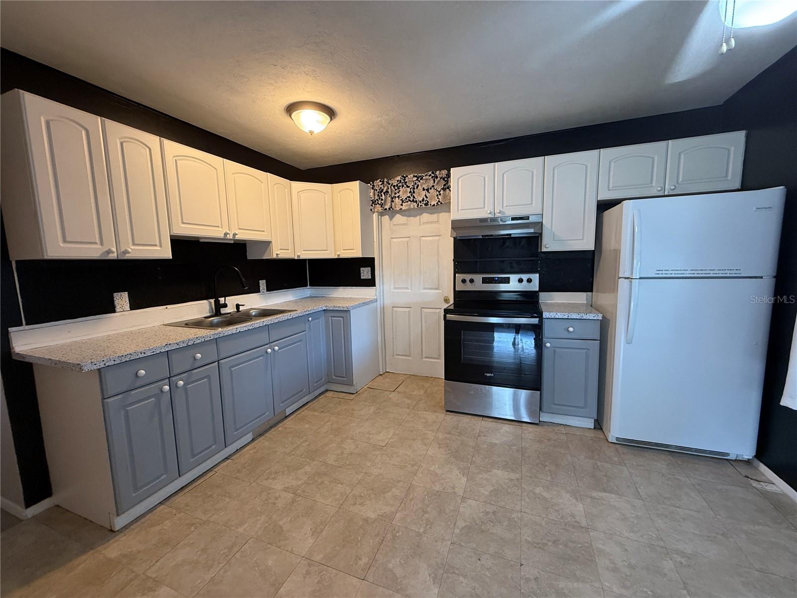 Image 7 of 19 For 2402 9th Street E