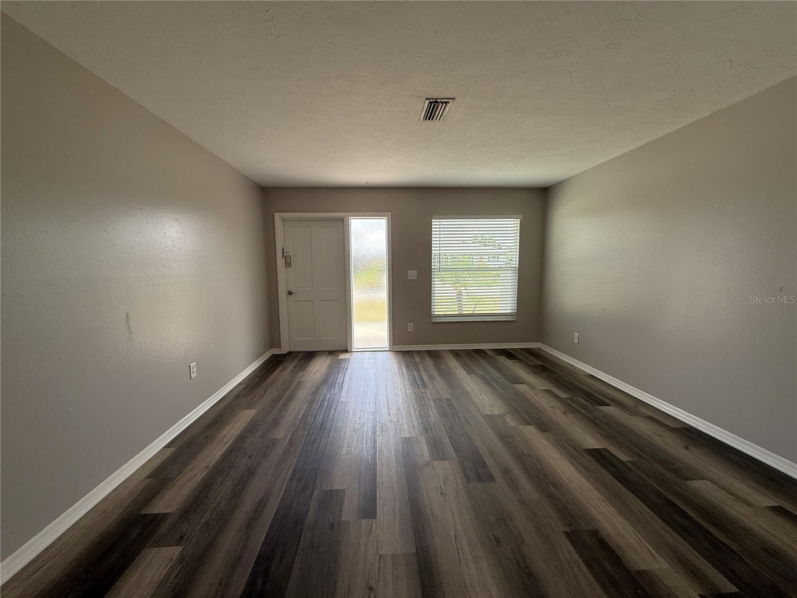 Image 3 of 14 For 464 Briarwood Road