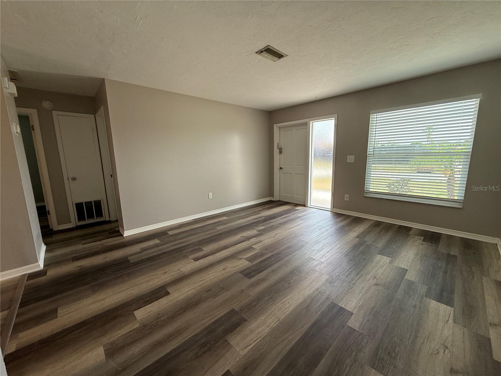 Image 4 of 14 For 464 Briarwood Road