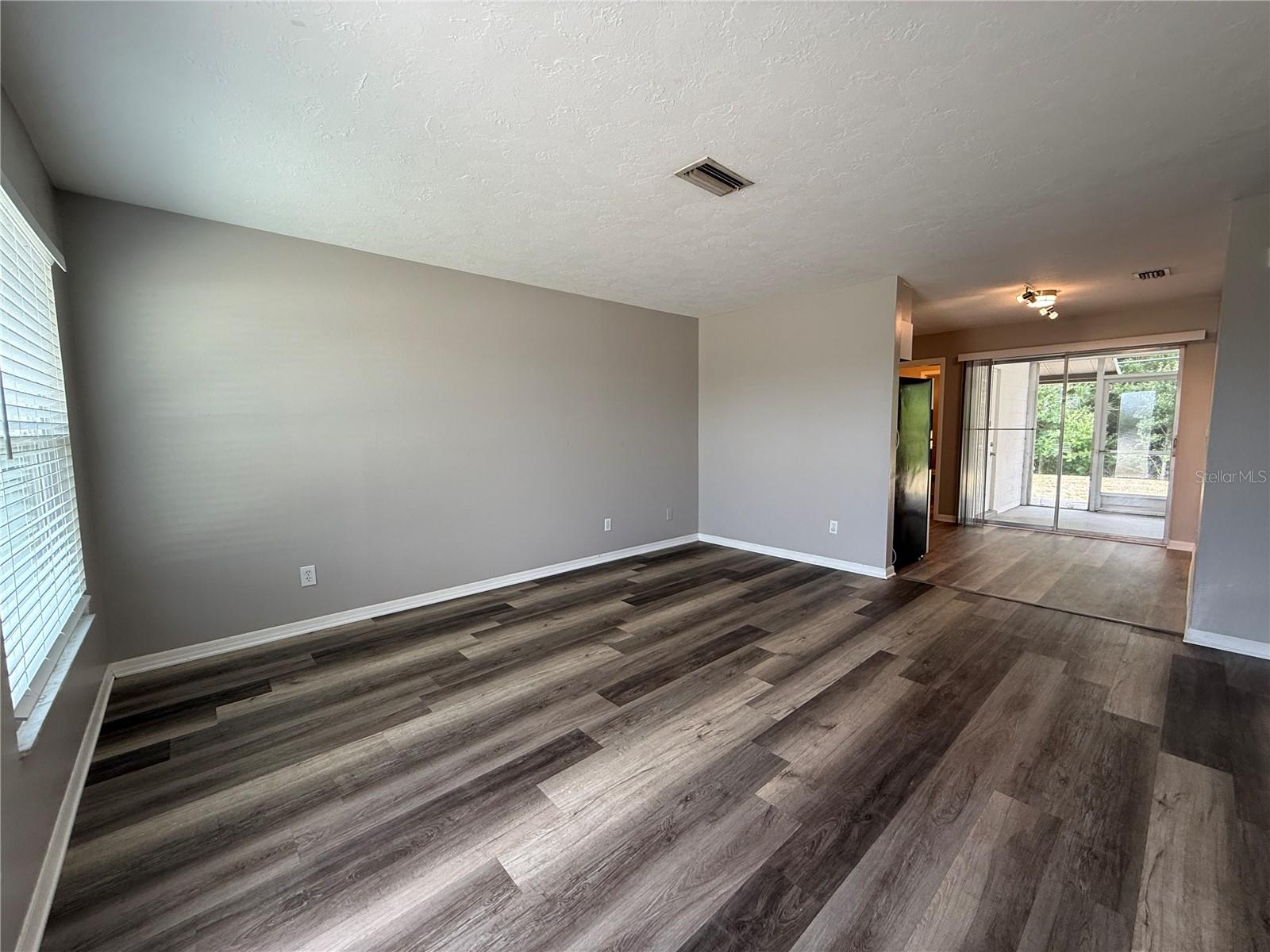 Image 5 of 14 For 464 Briarwood Road