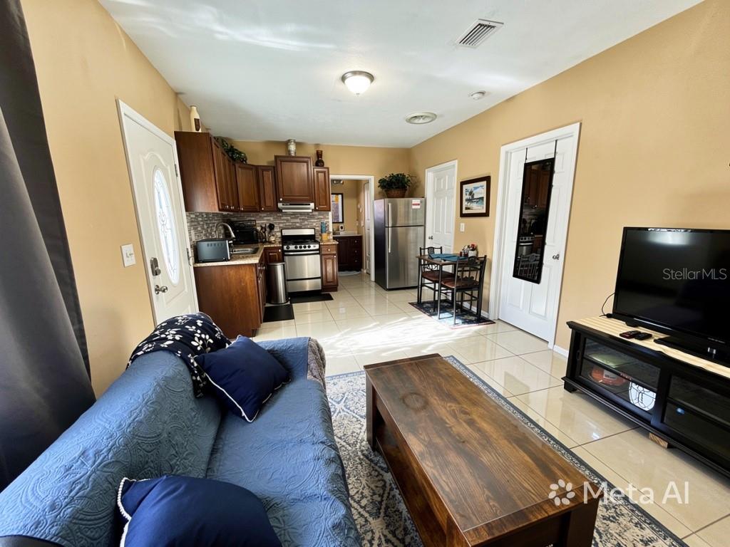 Image 3 of 9 For 2453 Ridge Avenue