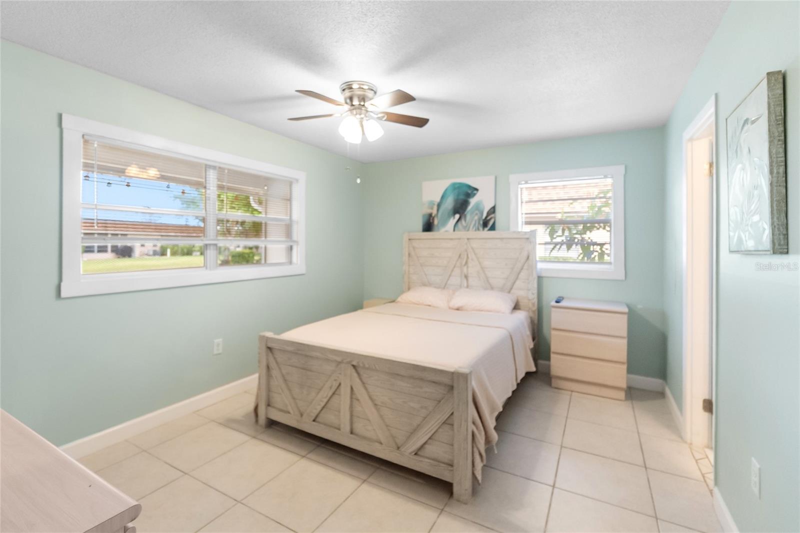Image 11 of 27 For 676 Park Circle