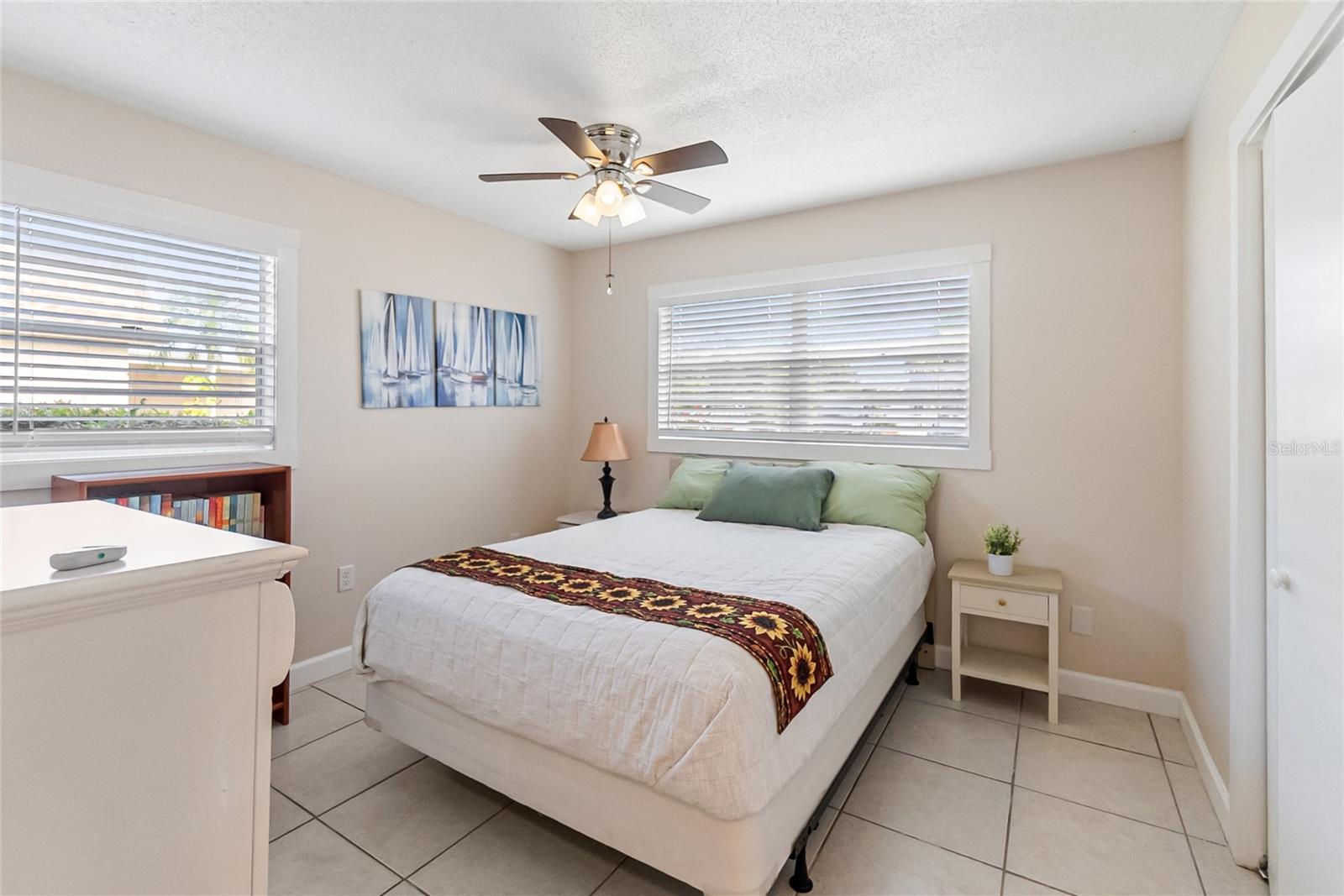 Image 15 of 27 For 676 Park Circle