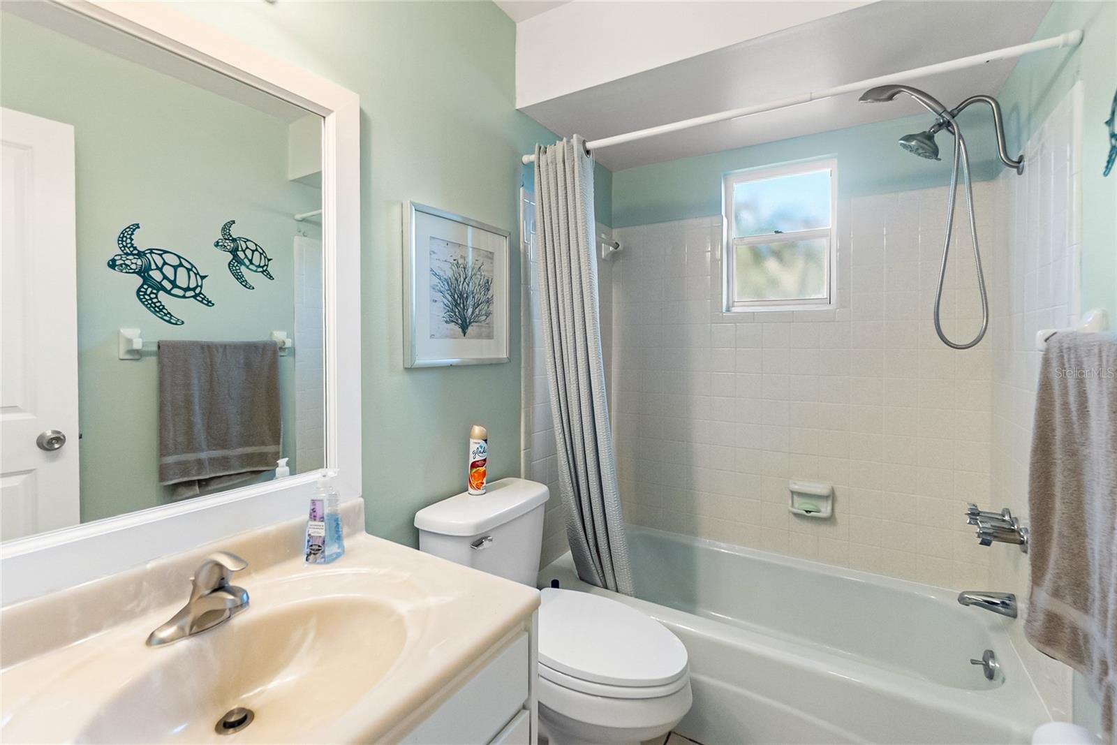 Image 17 of 27 For 676 Park Circle