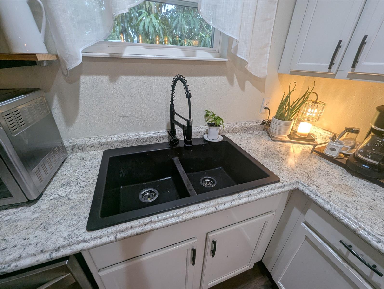 Image 10 of 30 For 1808 36th Avenue E