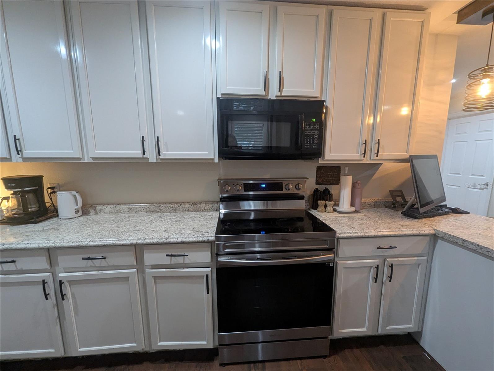 Image 11 of 30 For 1808 36th Avenue E