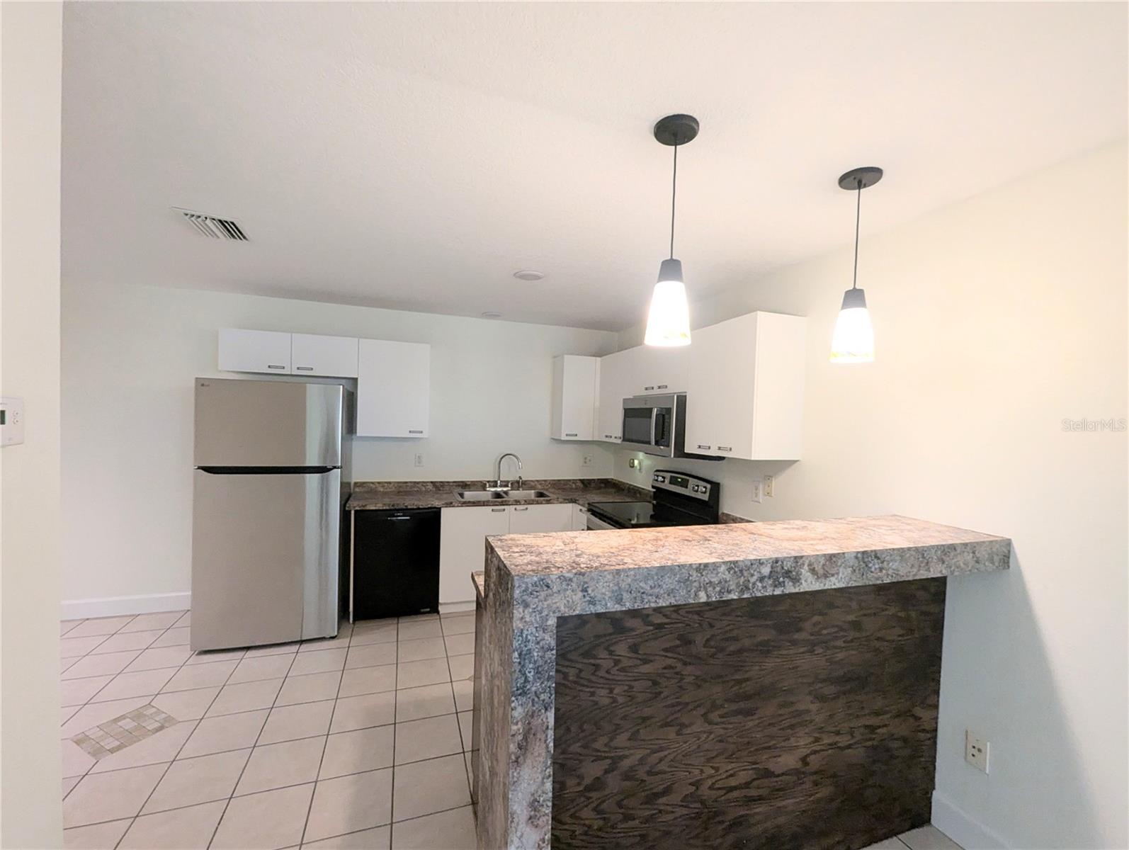 Image 21 of 30 For 1808 36th Avenue E