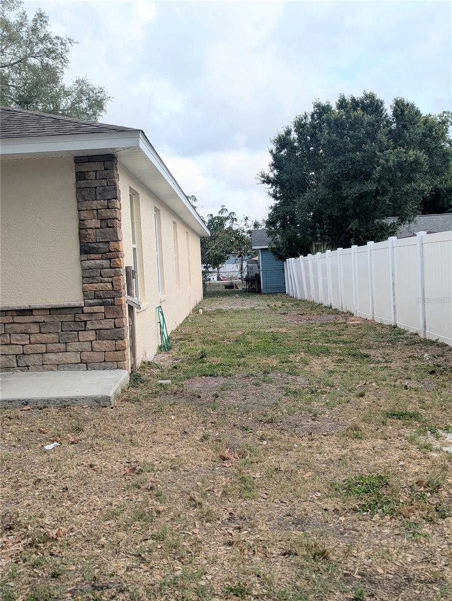 Image 4 of 30 For 1808 36th Avenue E