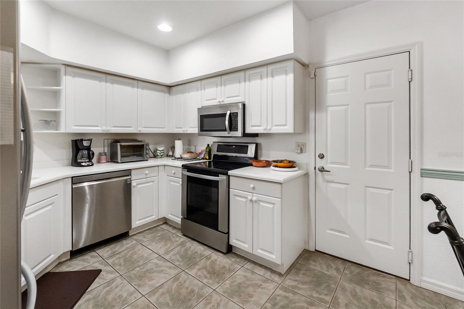Image 16 of 29 For 7343 Fountain Palm Circle Na