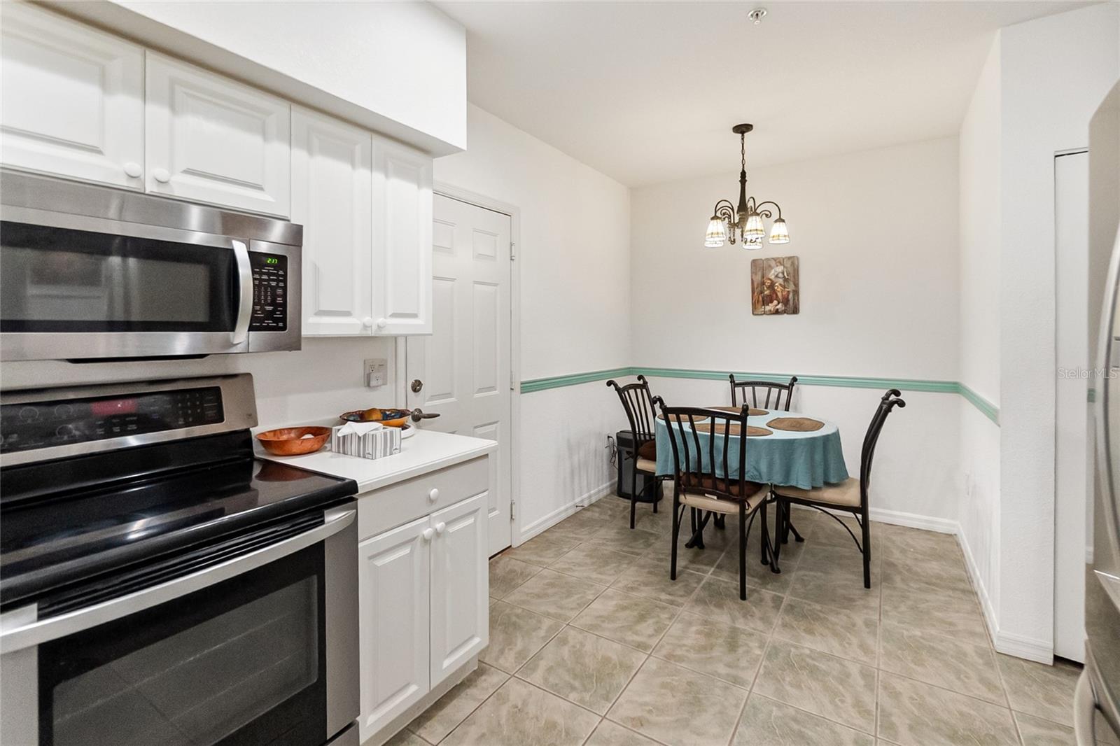 Image 19 of 29 For 7343 Fountain Palm Circle Na