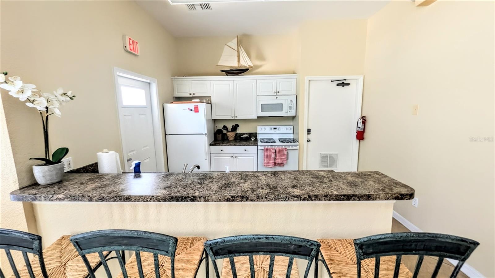 Image 34 of 37 For 850 Tamiami Trail 409