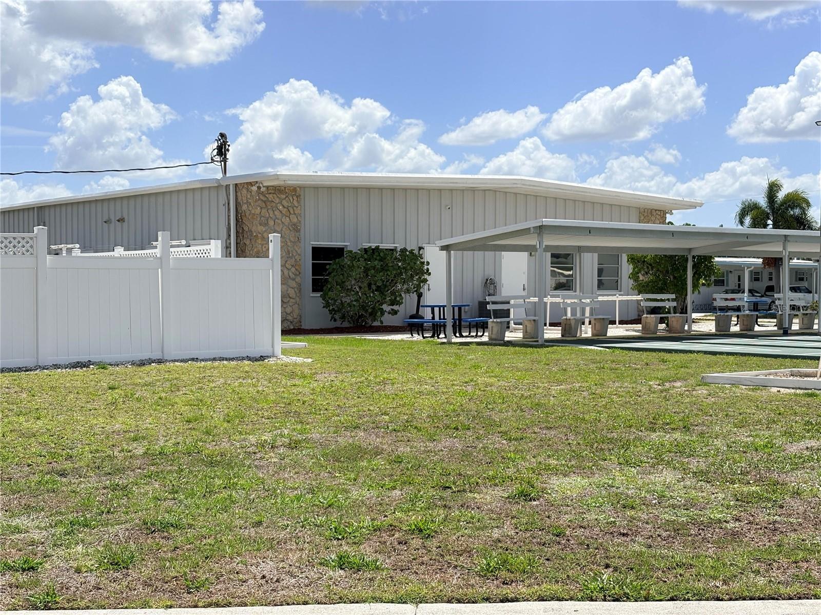 Image 31 of 35 For 2787 Breezewood Drive