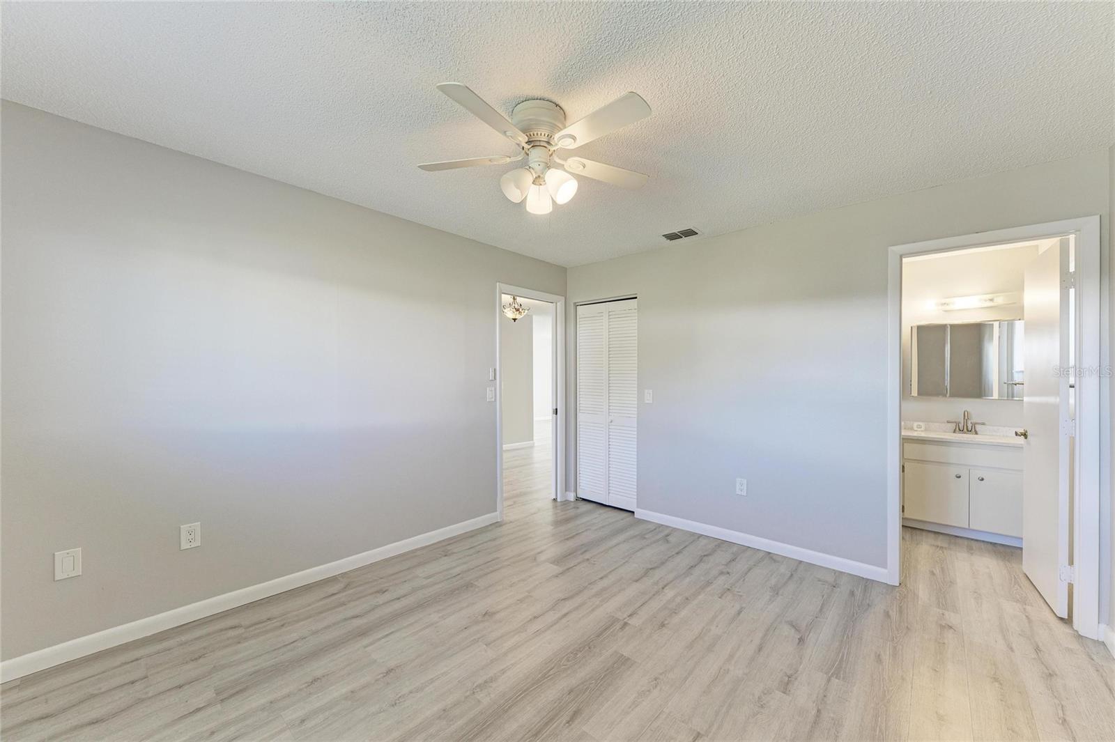 Image 15 of 36 For 140 Circlewood Drive C1-4