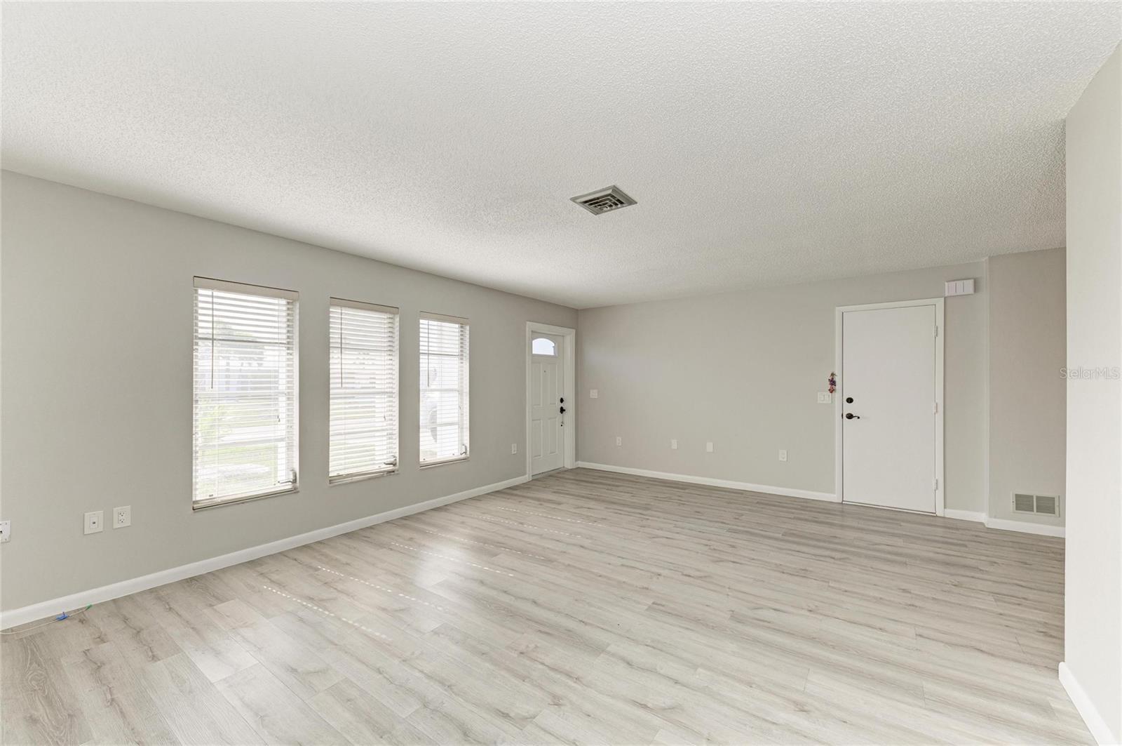 Image 4 of 36 For 140 Circlewood Drive C1-4