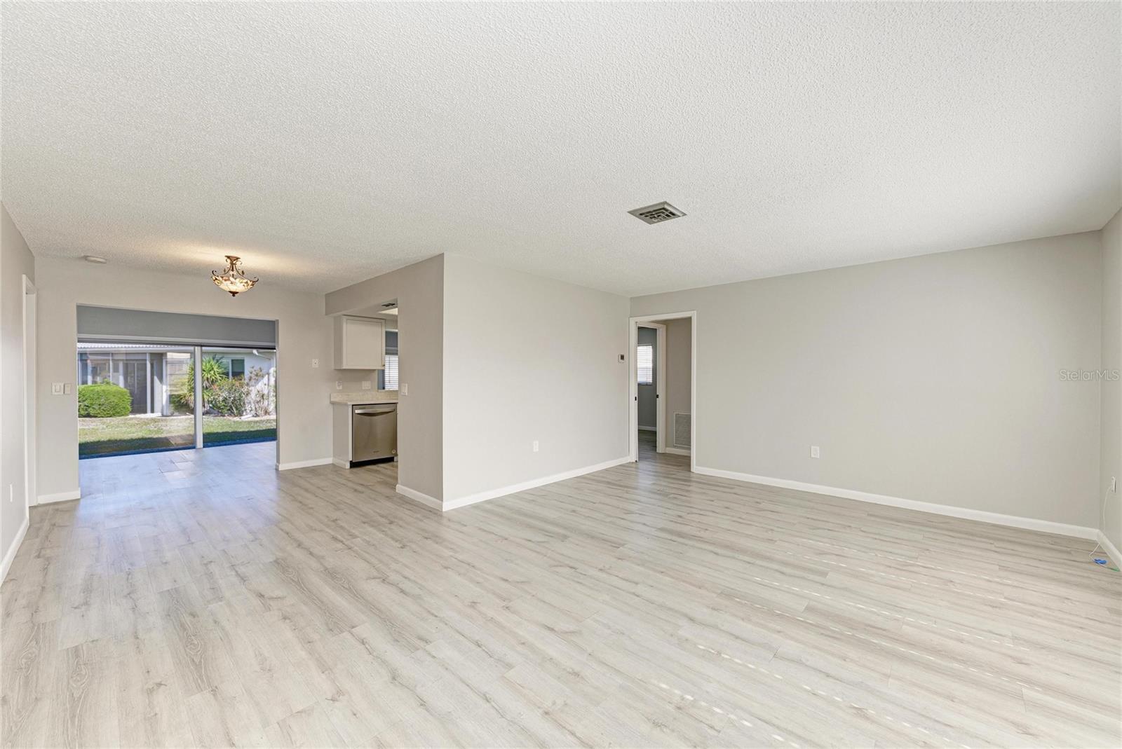 Image 5 of 36 For 140 Circlewood Drive C1-4
