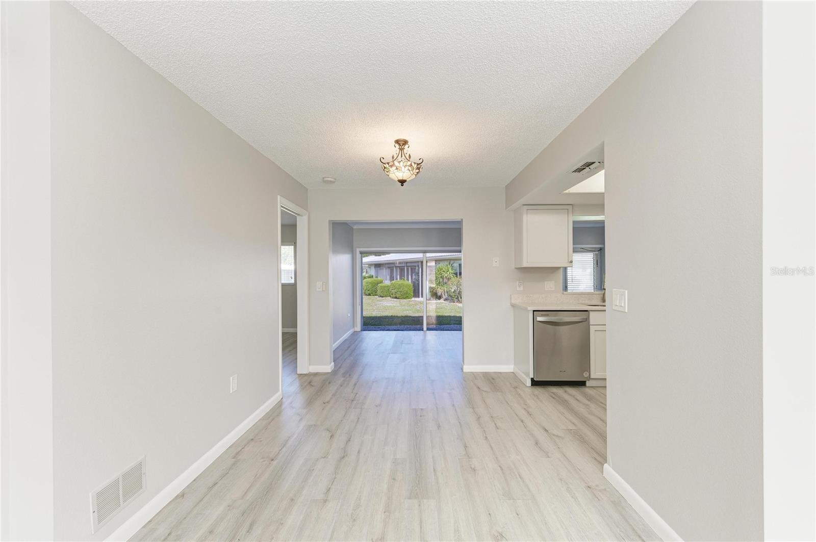 Image 6 of 36 For 140 Circlewood Drive C1-4