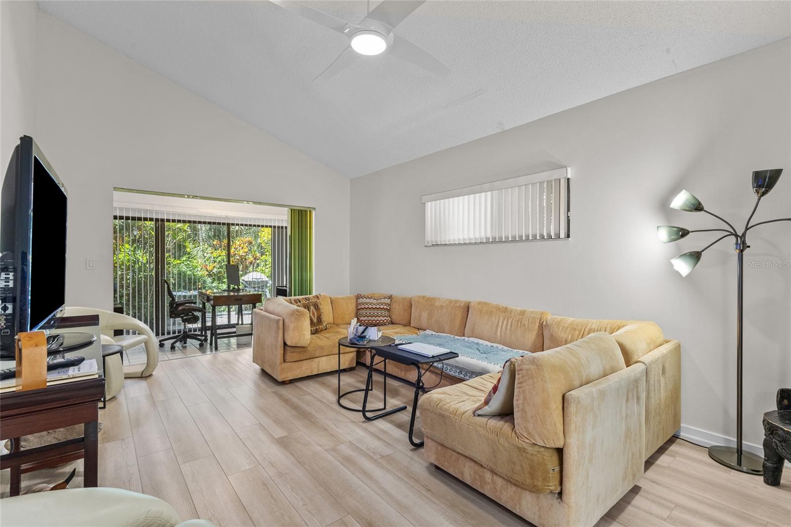 Image 22 of 41 For 1623 Pelican Cove Road 122