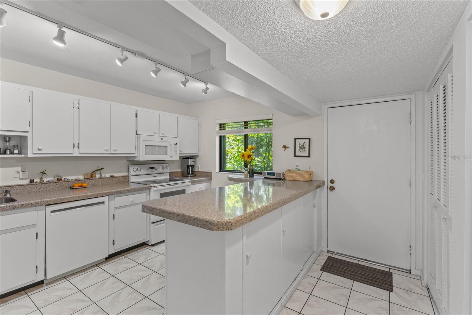 Image 6 of 41 For 1623 Pelican Cove Road 122