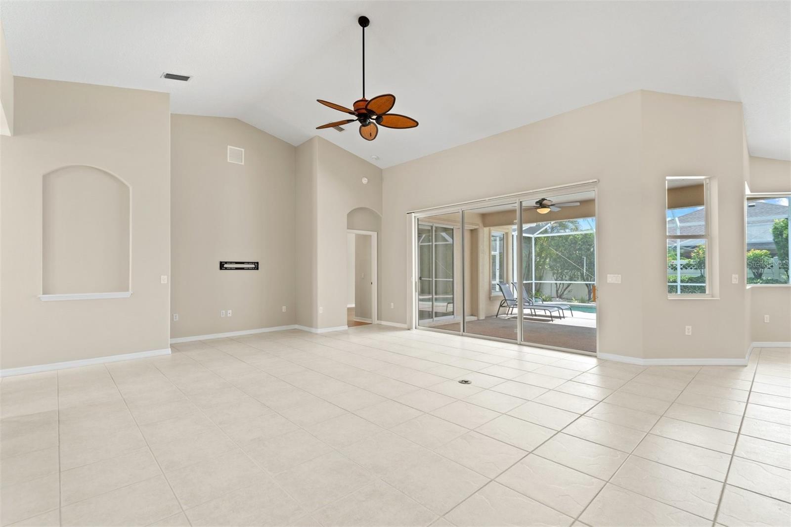 Image 15 of 66 For 7806 Drayton Circle