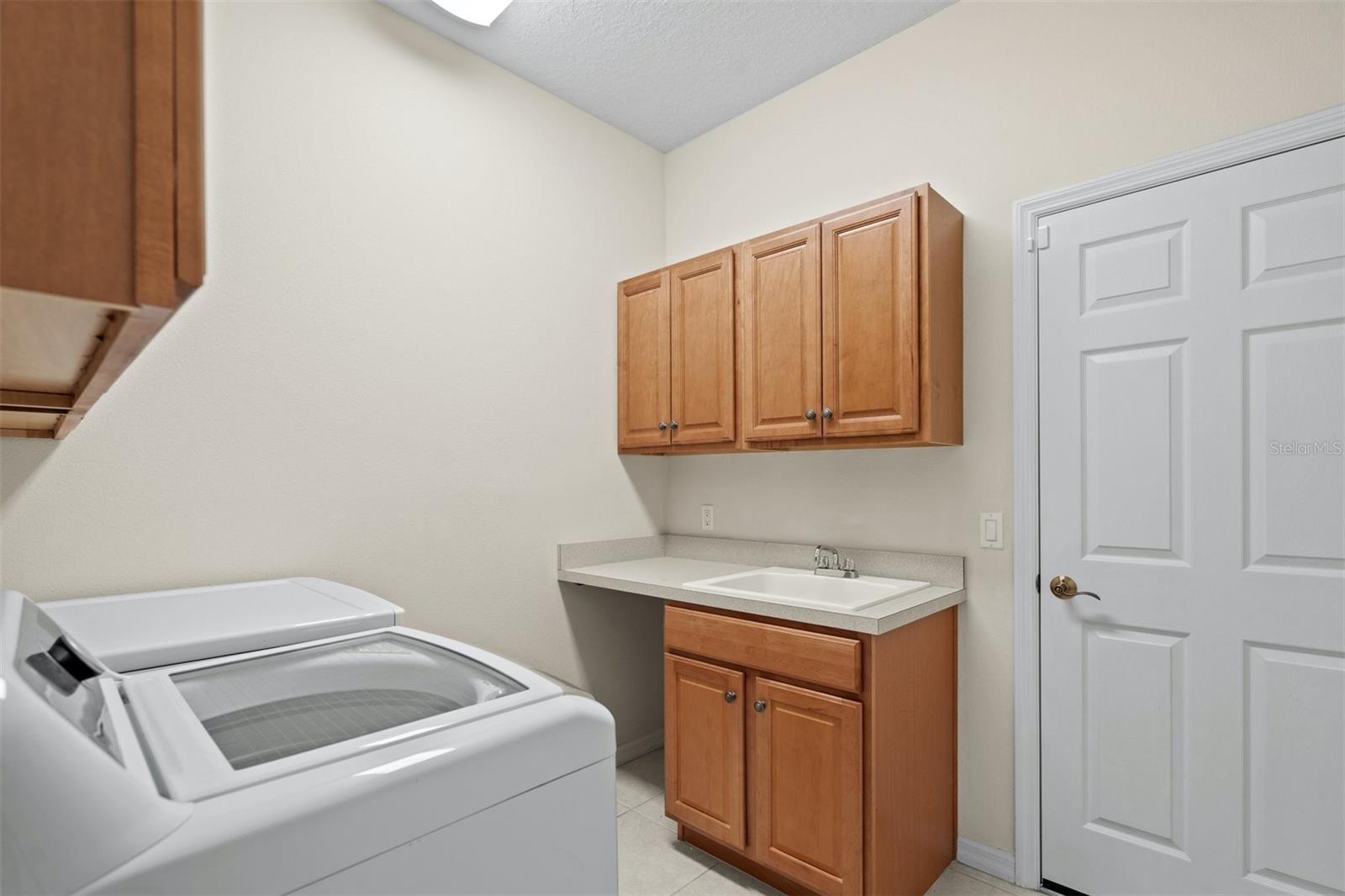 Image 33 of 66 For 7806 Drayton Circle