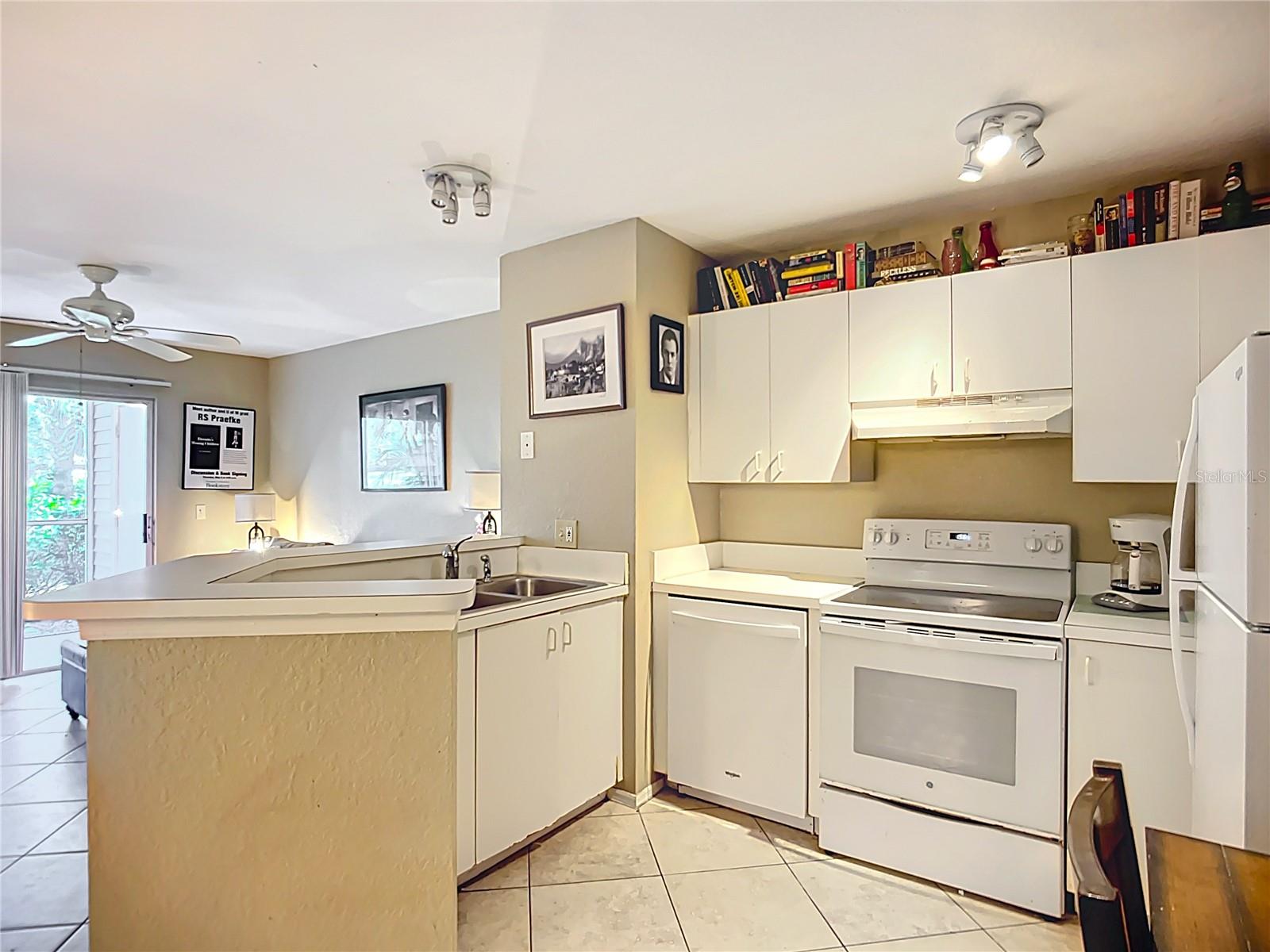 Image 10 of 29 For 850 Tamiami Trail 207