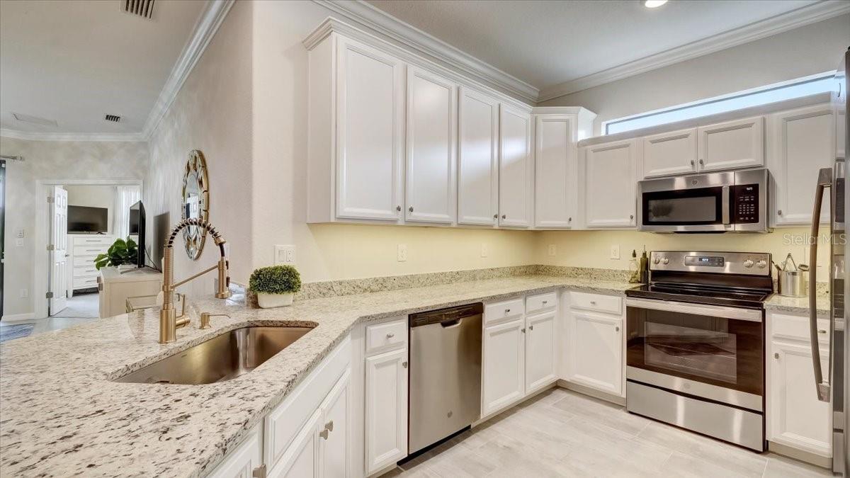 Image 10 of 33 For 23972 Skyflower Court