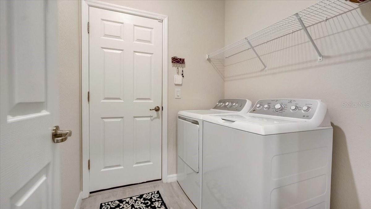 Image 19 of 33 For 23972 Skyflower Court