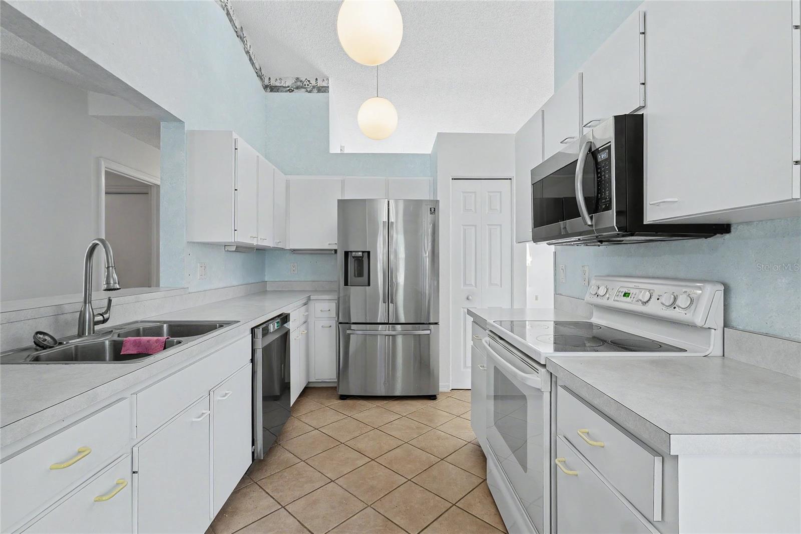 Image 11 of 42 For 5657 29th Street Circle E