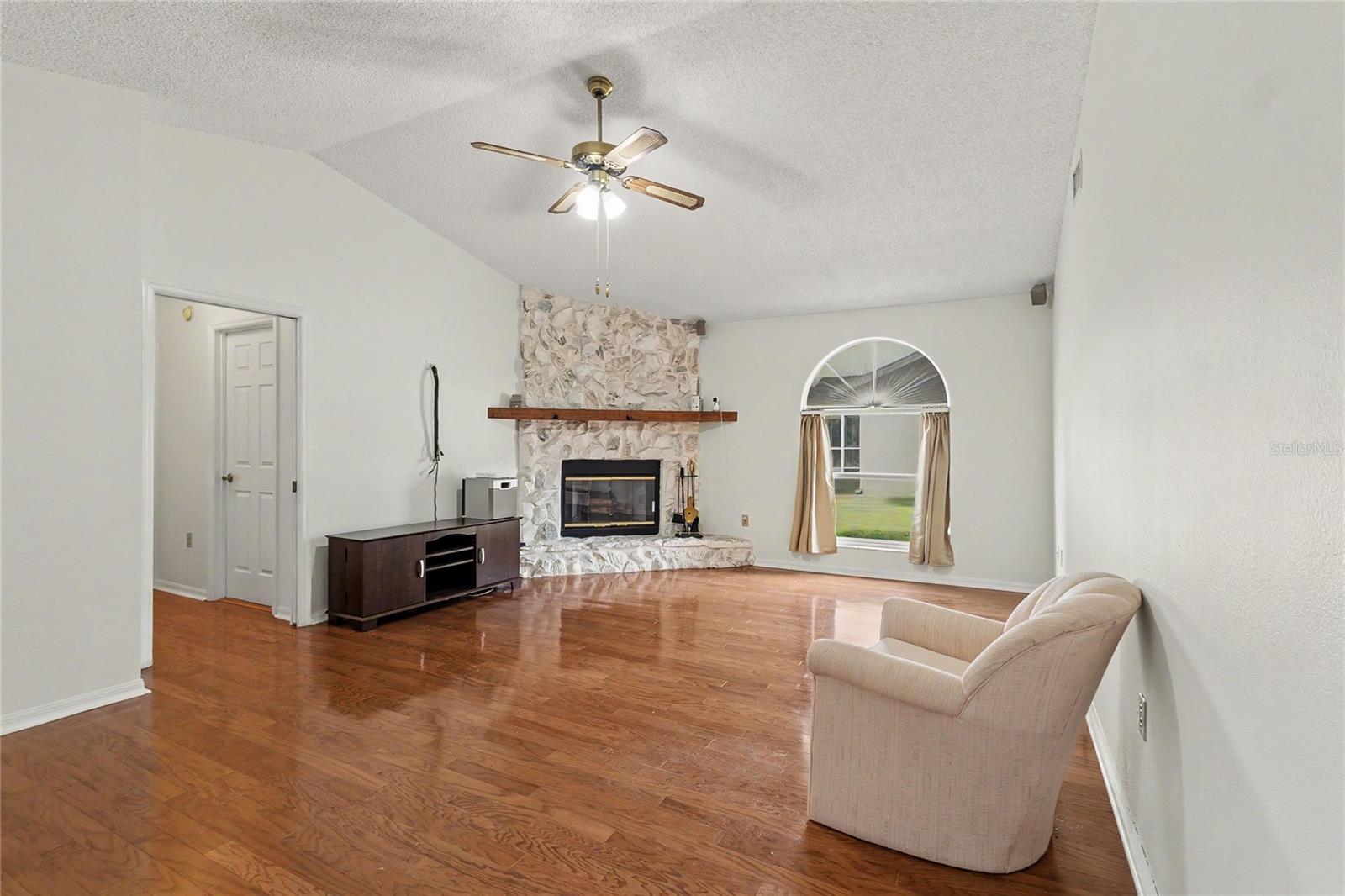 Image 14 of 42 For 5657 29th Street Circle E