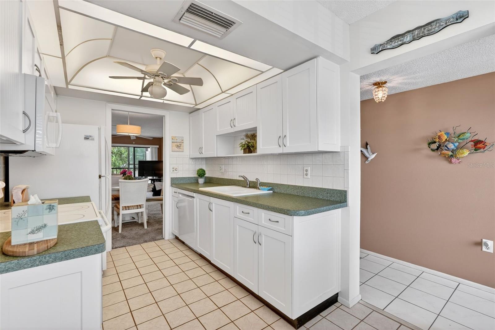 Image 11 of 45 For 505 30th Avenue W E303