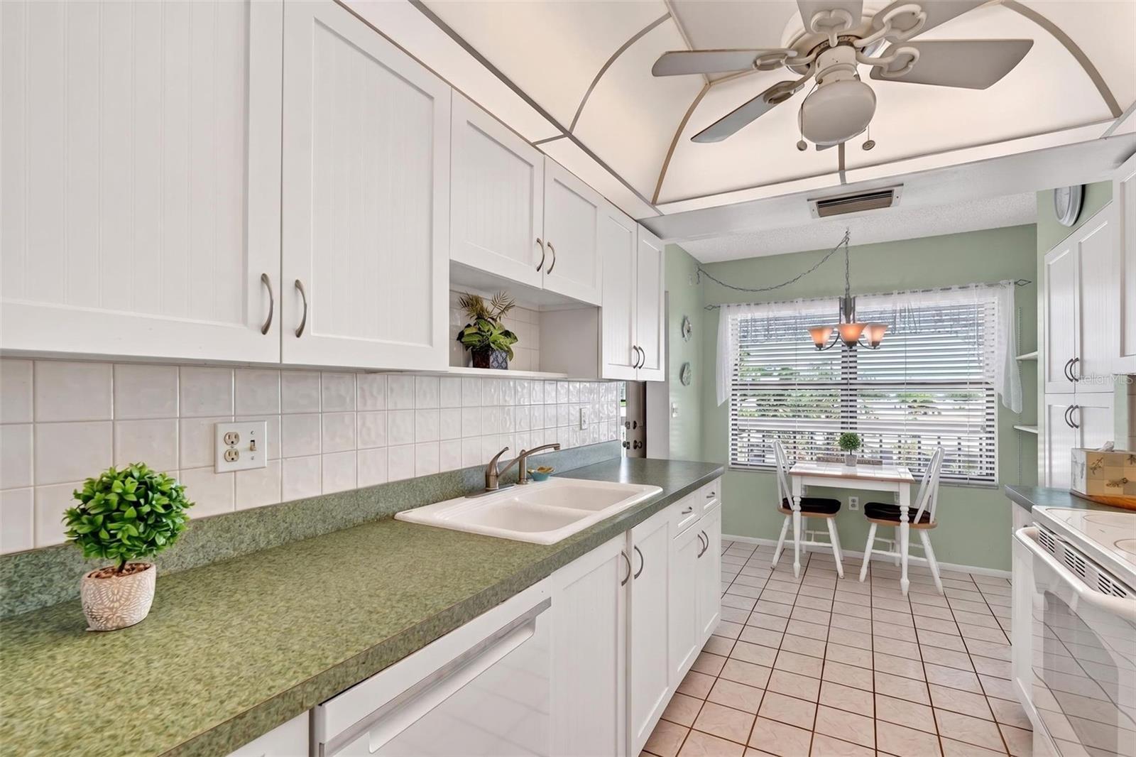 Image 13 of 45 For 505 30th Avenue W E303