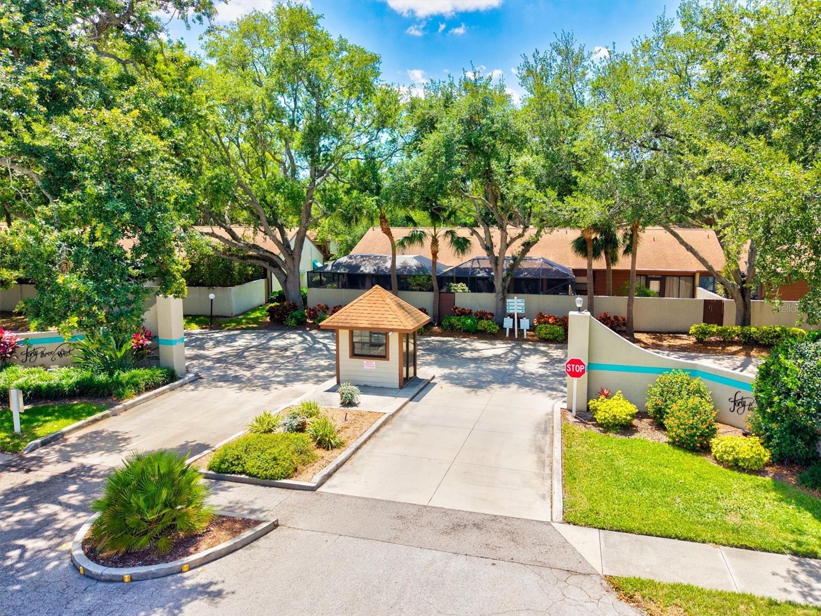 Image 3 of 65 For 4612 Park Lake Terrace N