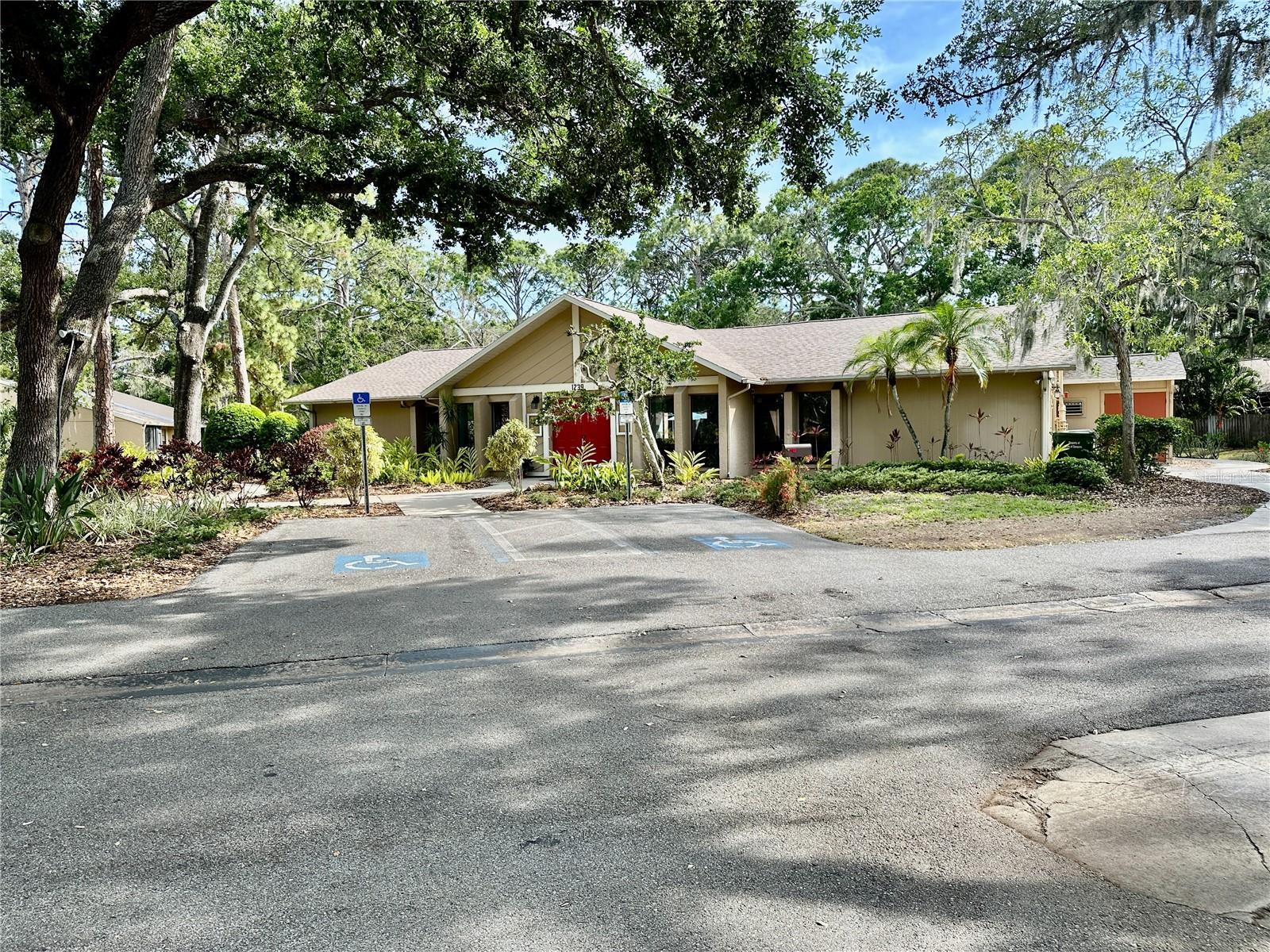 Image 33 of 52 For 3332 Tallywood Court 7086