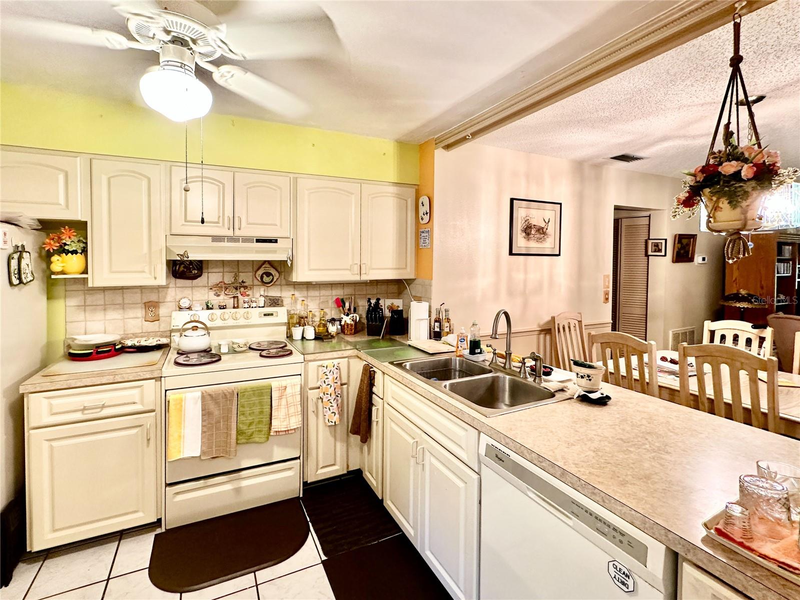 Image 6 of 52 For 3332 Tallywood Court 7086