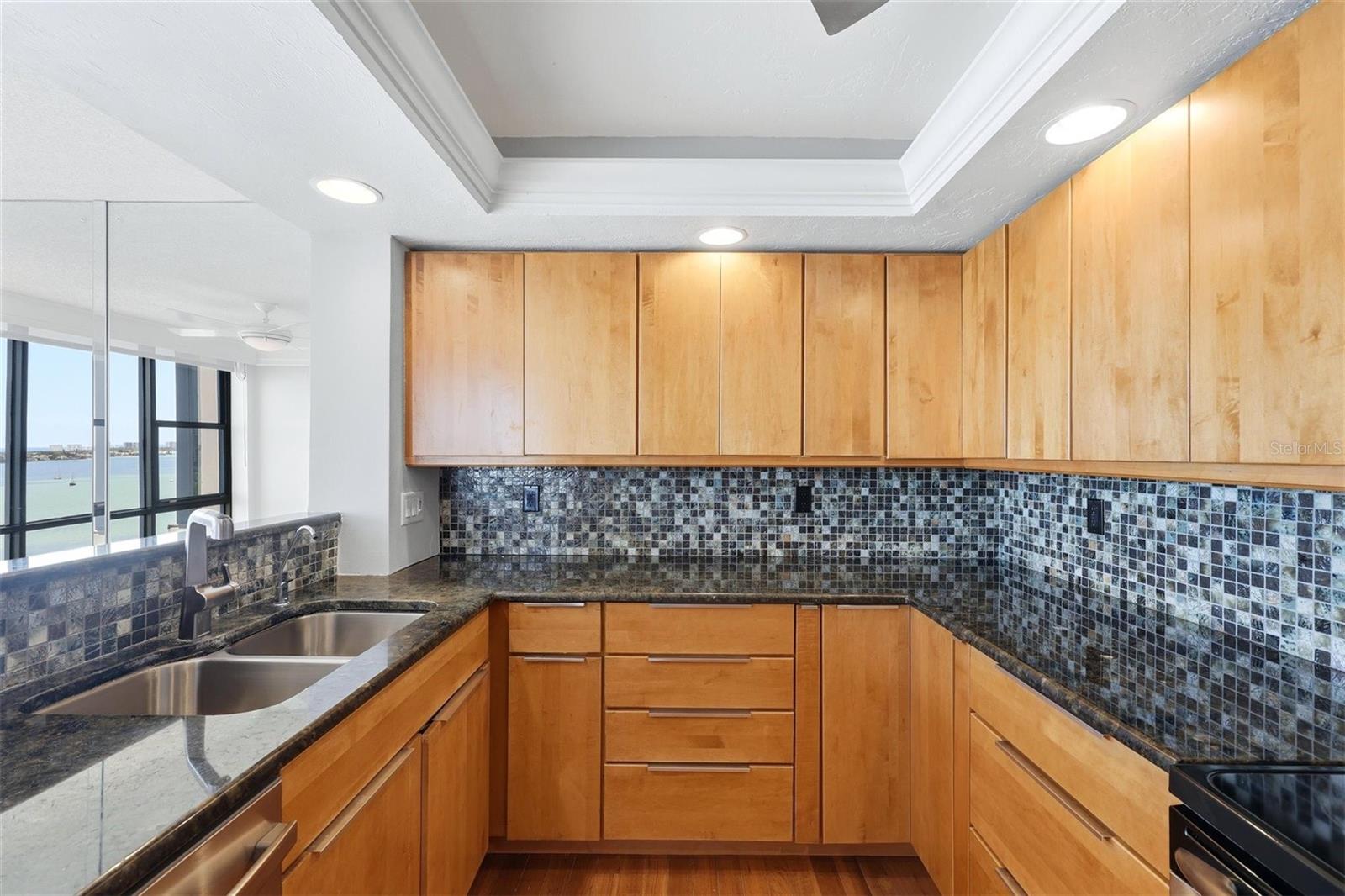 Image 13 of 46 For 770 Palm Avenue 1501