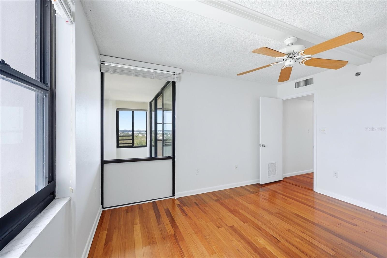 Image 26 of 46 For 770 Palm Avenue 1501