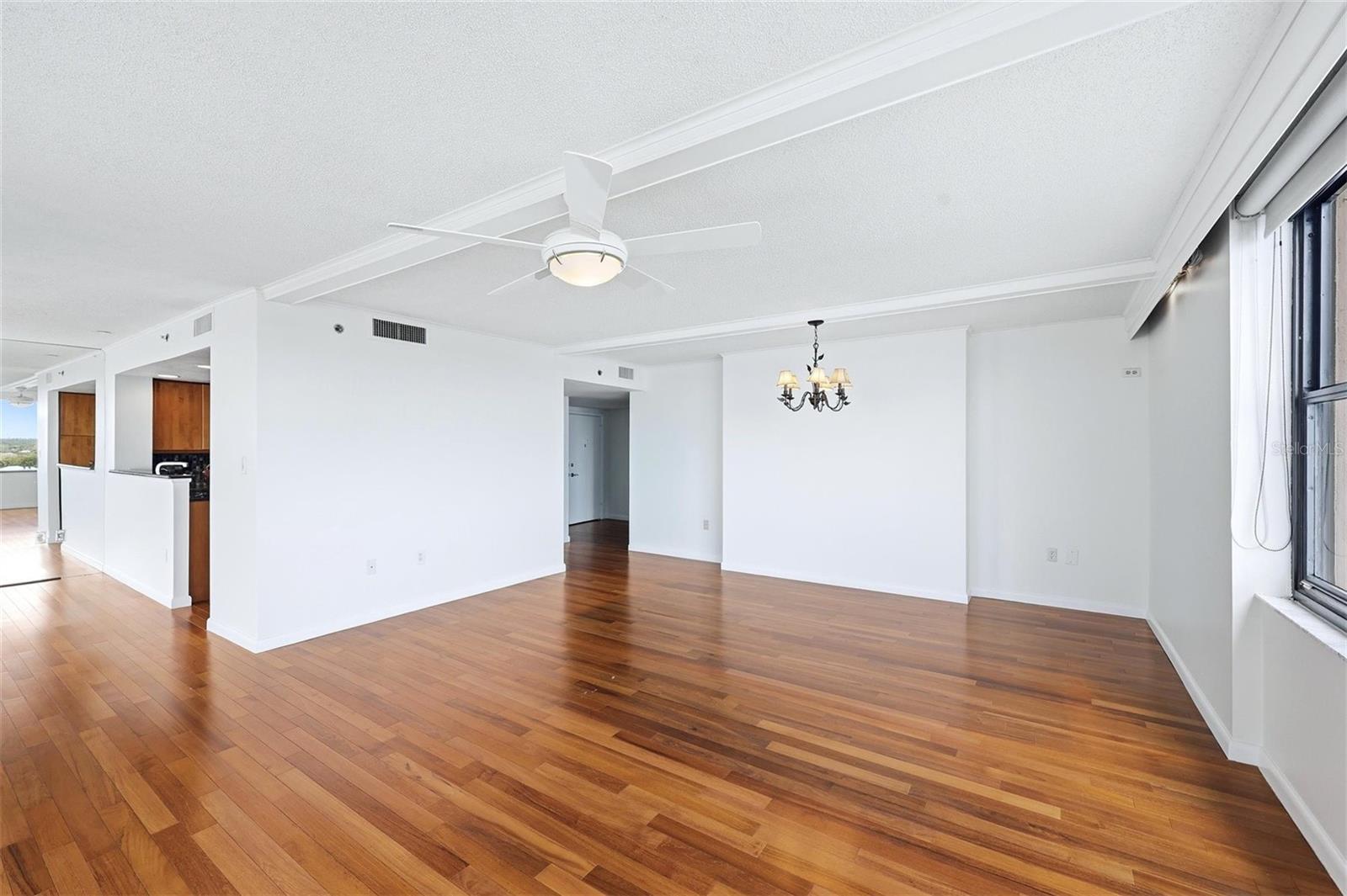 Image 6 of 46 For 770 Palm Avenue 1501